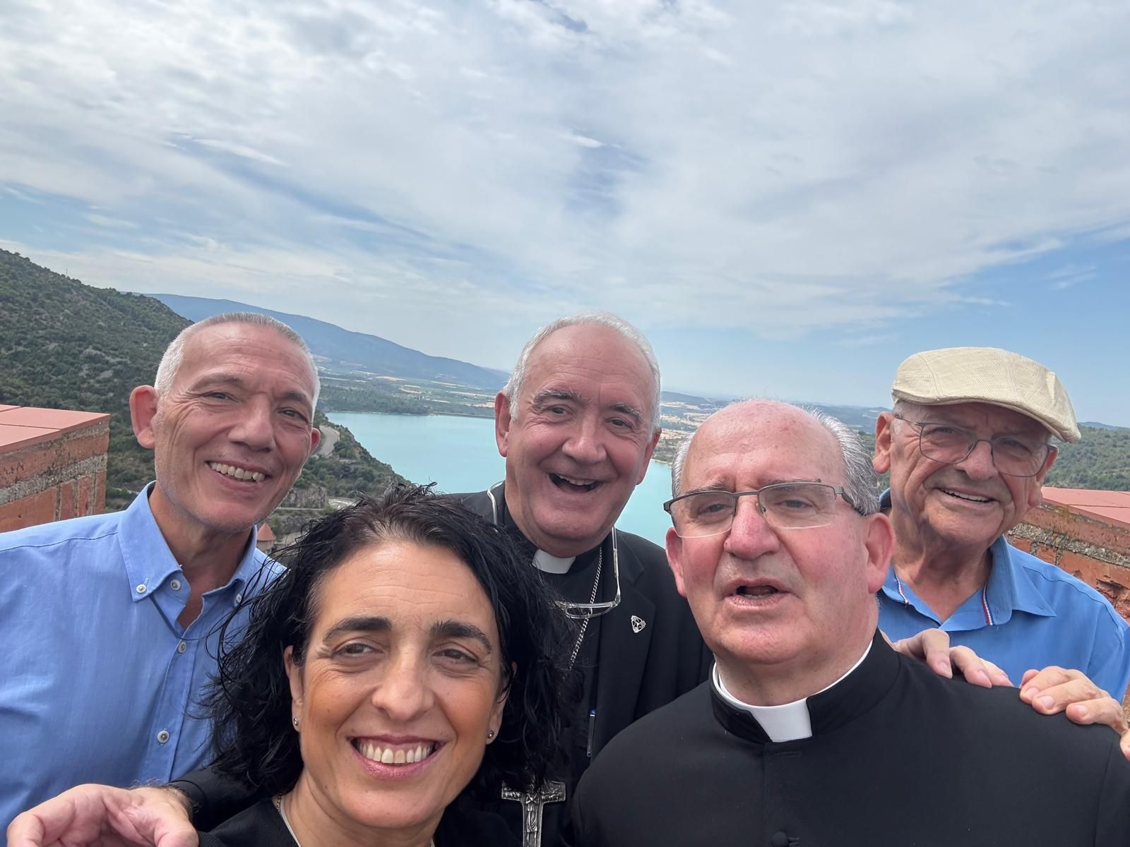 Pérez Pueyo, con algunos acompañantes en la conmemoración en Torreciudad