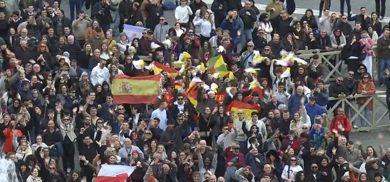 Banderas españolas en el Vaticano