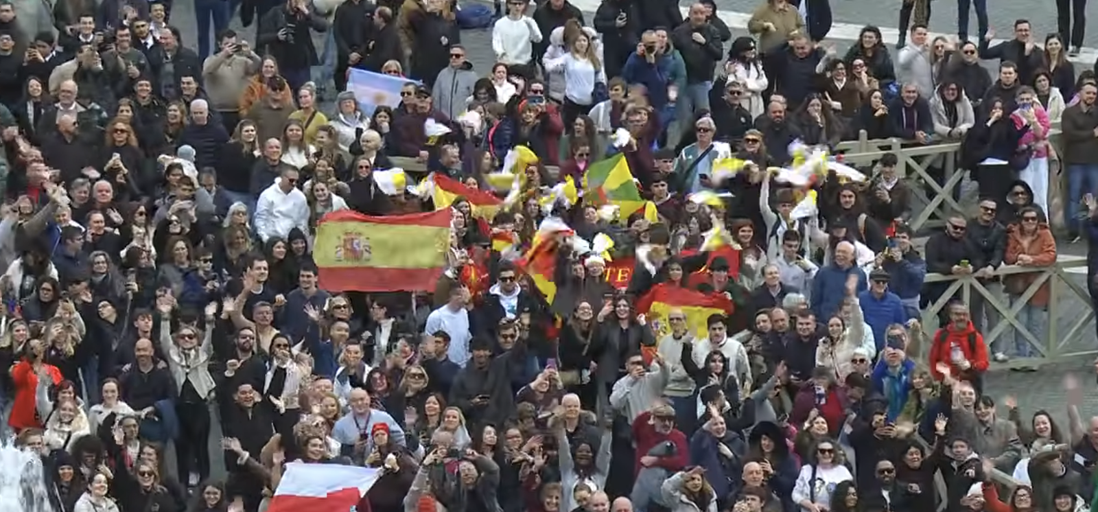 Banderas españolas en el Vaticano