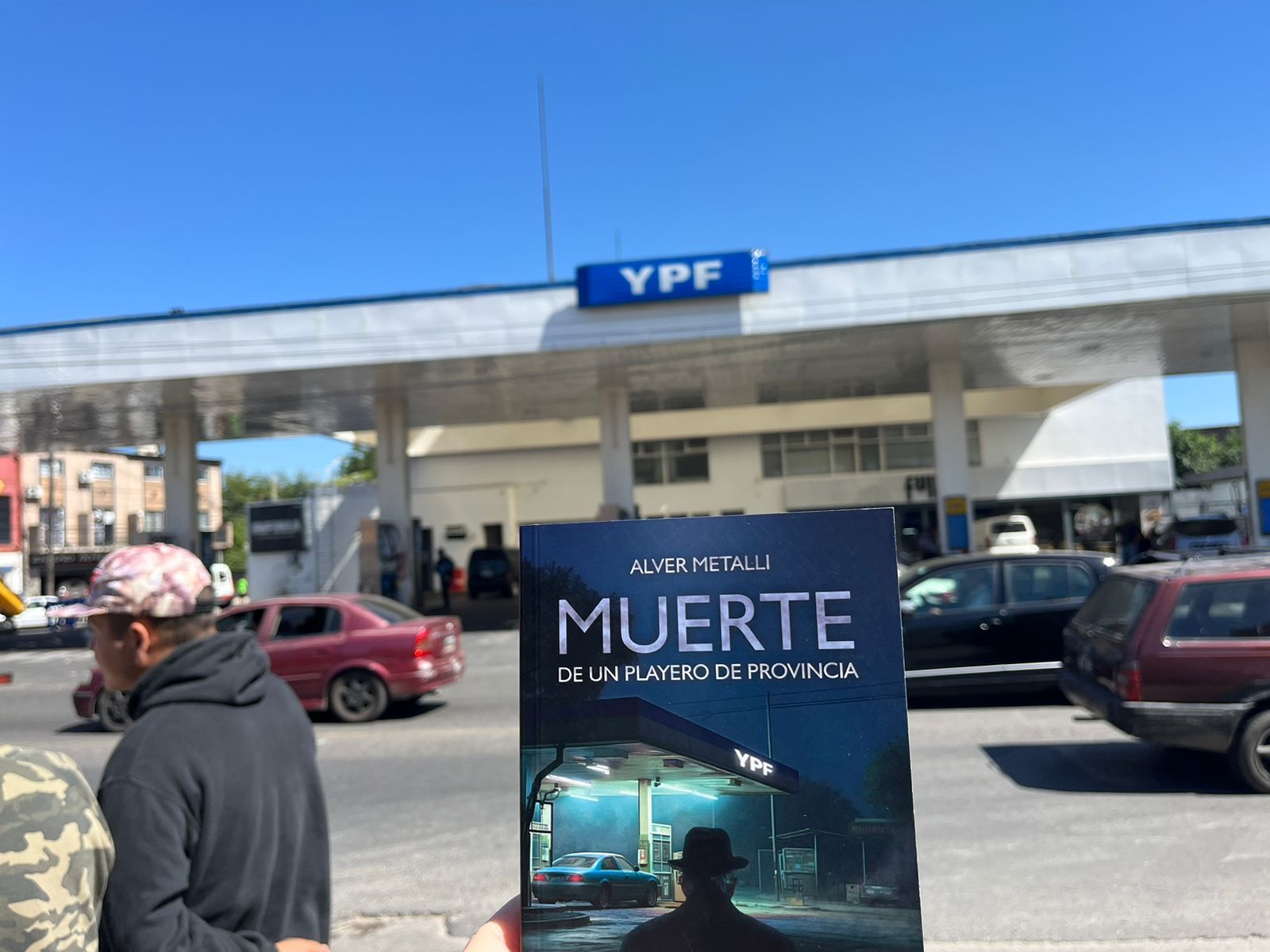 La novela de Metalli, en la gasolinera donde se producen los hechos