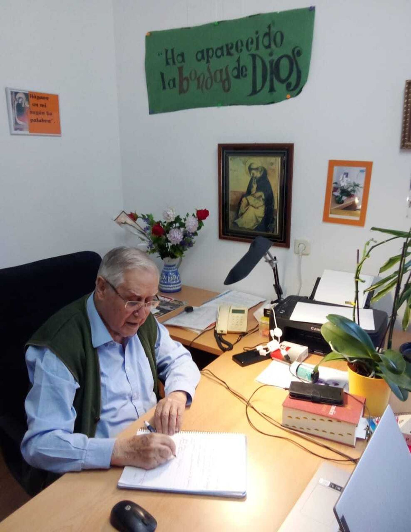 Fr. Manuel en la Virgen del Camino.