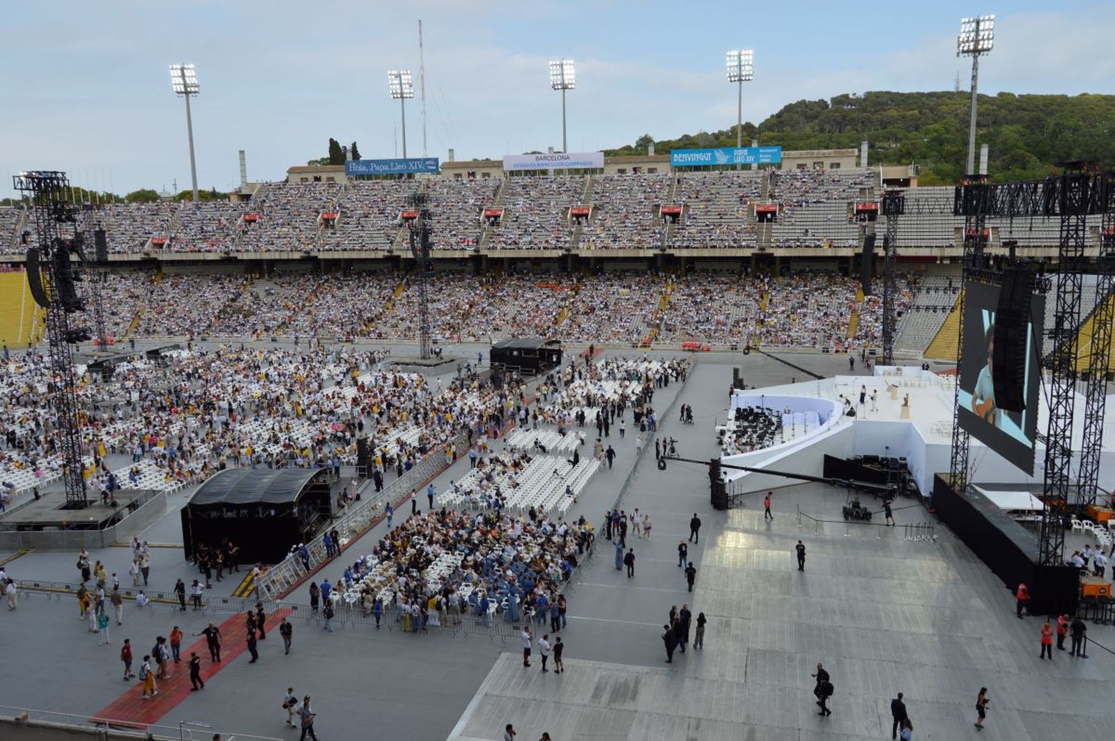 El estadio barcelonés, repleto de fe.