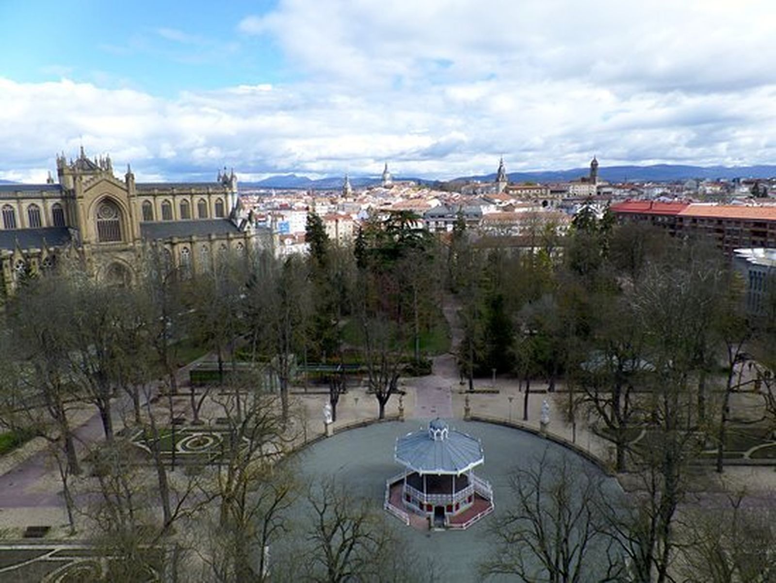 Nueve años de Círculos de Silencio, el Informe de Libertad Religiosa en el Mundo y la apertura de la exposición “Luces para la Ciudad”