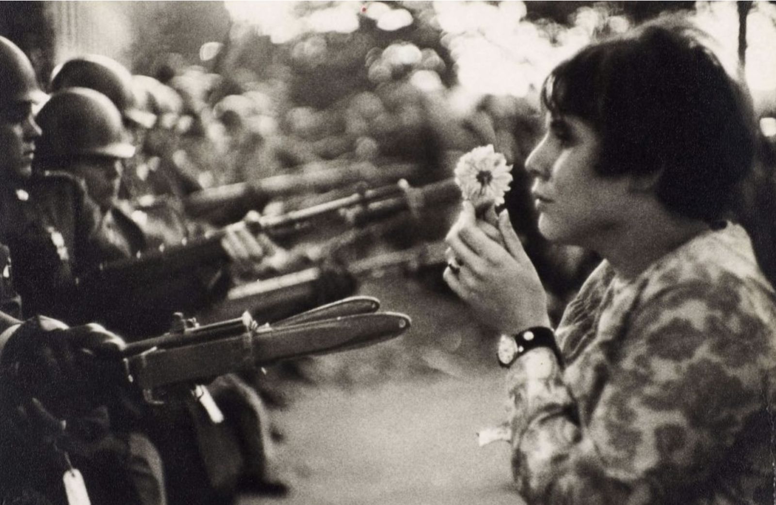 Jan Rose Kasmir. Manifestación contra la guerra de Vietnam. EE.UU.  Marc Riboud, 1967