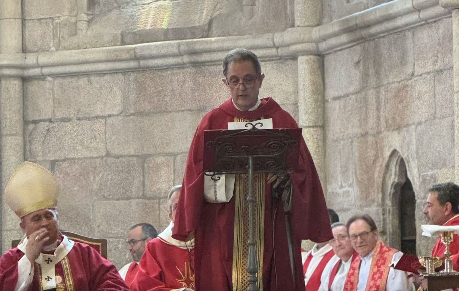 El diácono José Ramón Amor Pan en su ordenación