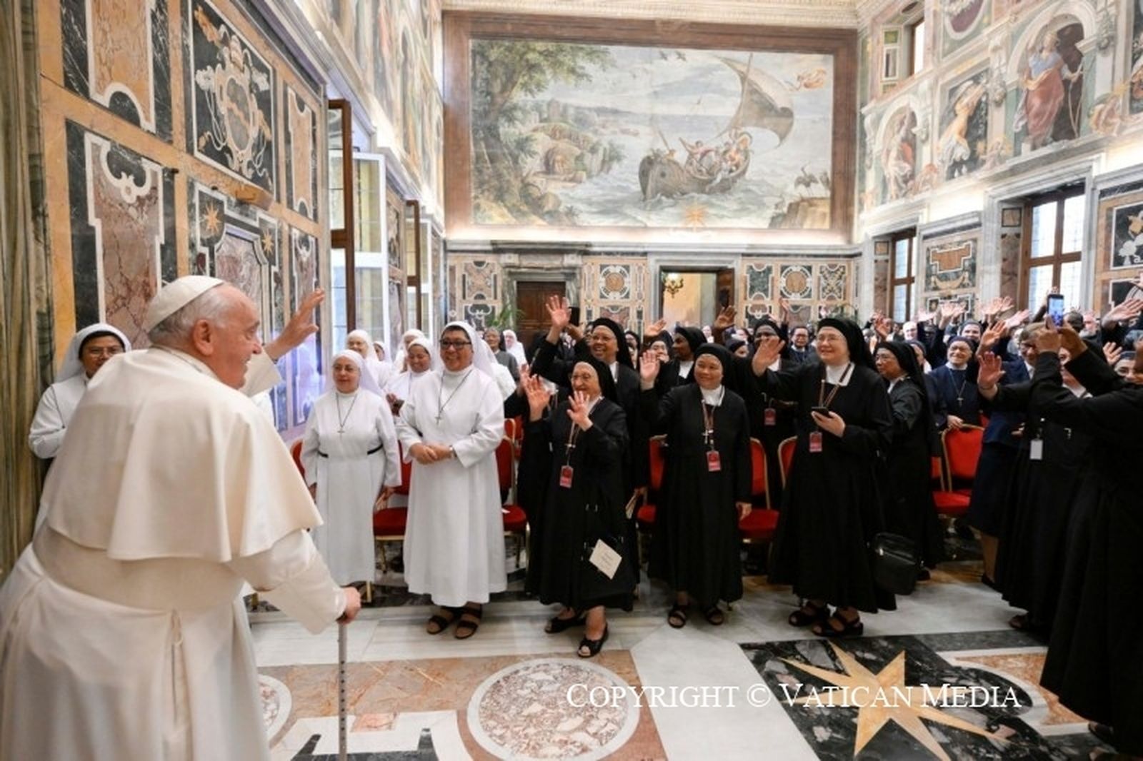 El Papa, con los religiosos