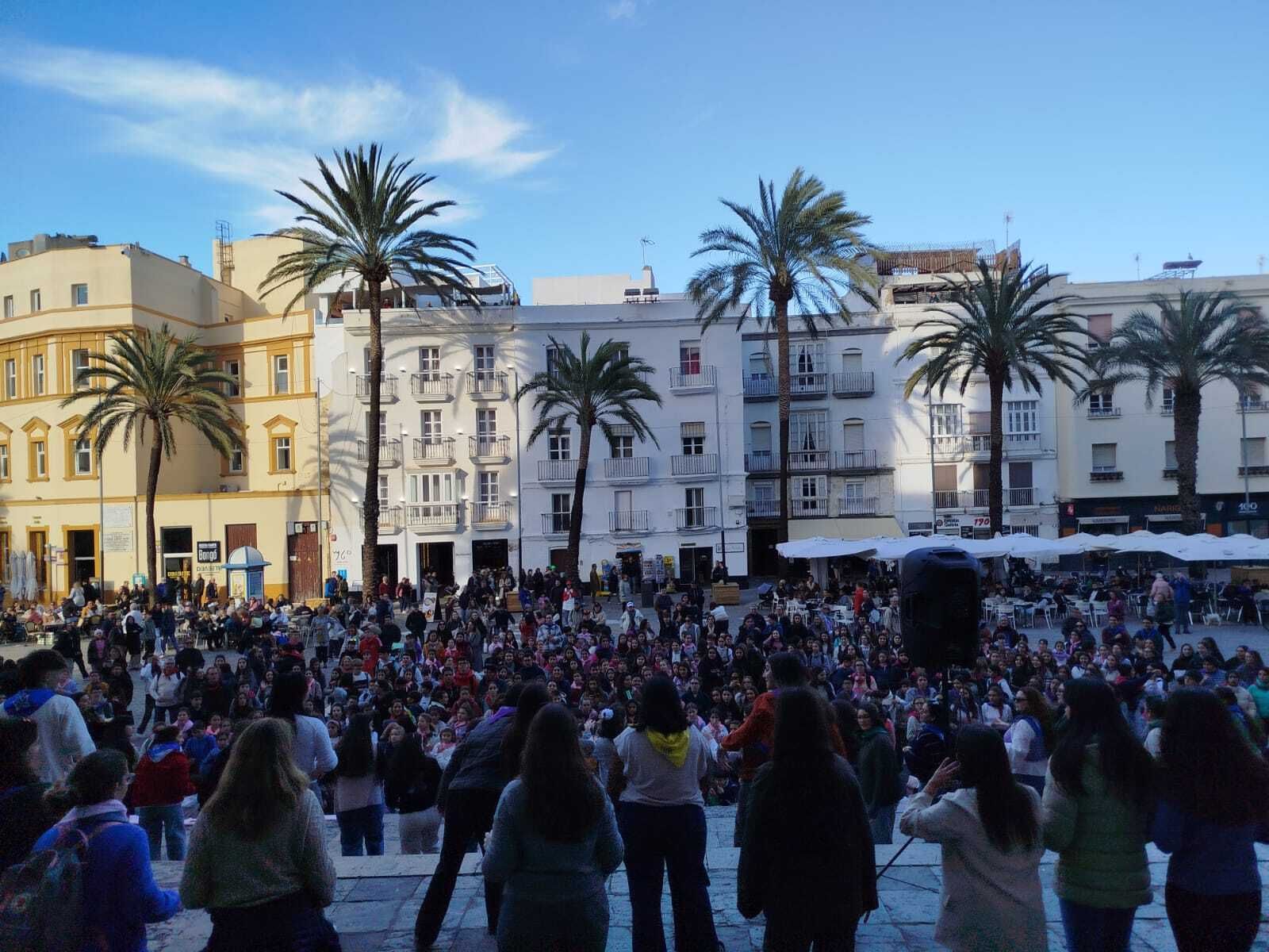 Juventudes Marianas Vicencianas peregrinan a la Catedral de Cádiz