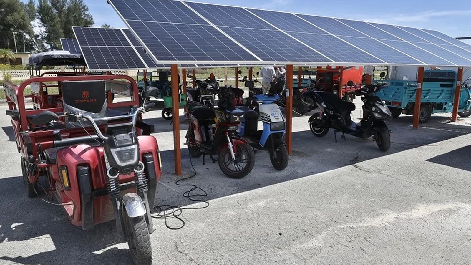 Solineras, el invento cubano ante la crisis de cobustible