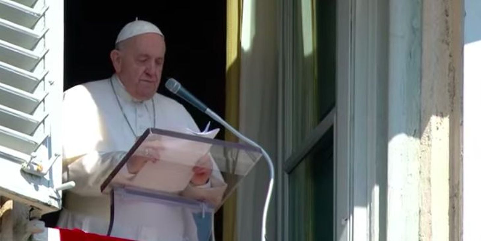 El Papa, durante el rezo del Angelus