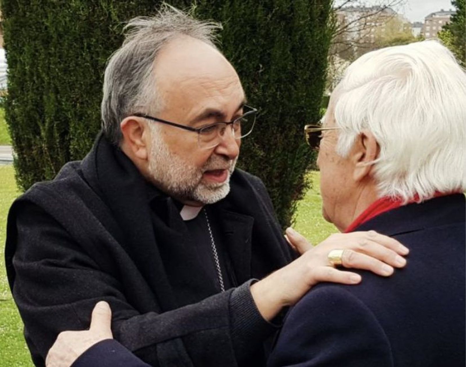 Jesús Sanz, con el padre Ángel