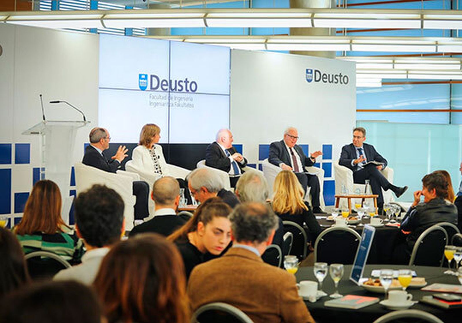 De izqda. a drcha: Pedro Mier, Marta Margarit, José María Guibert, Galo Gutiérrez y Pablo García Bringas