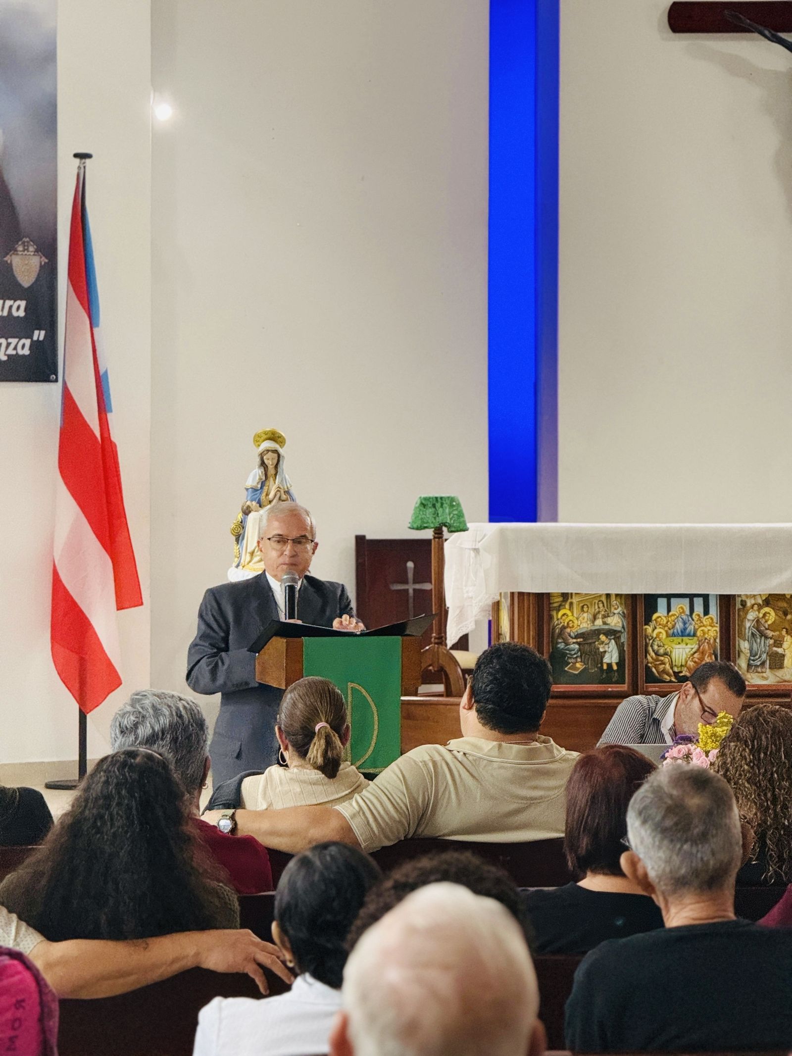 Arzobispo Roberto González Nieves