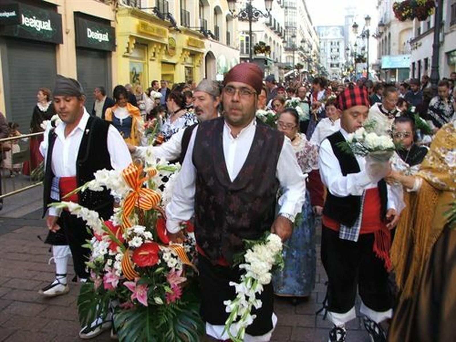 Ofrenda floral a la Virgen del Pilar