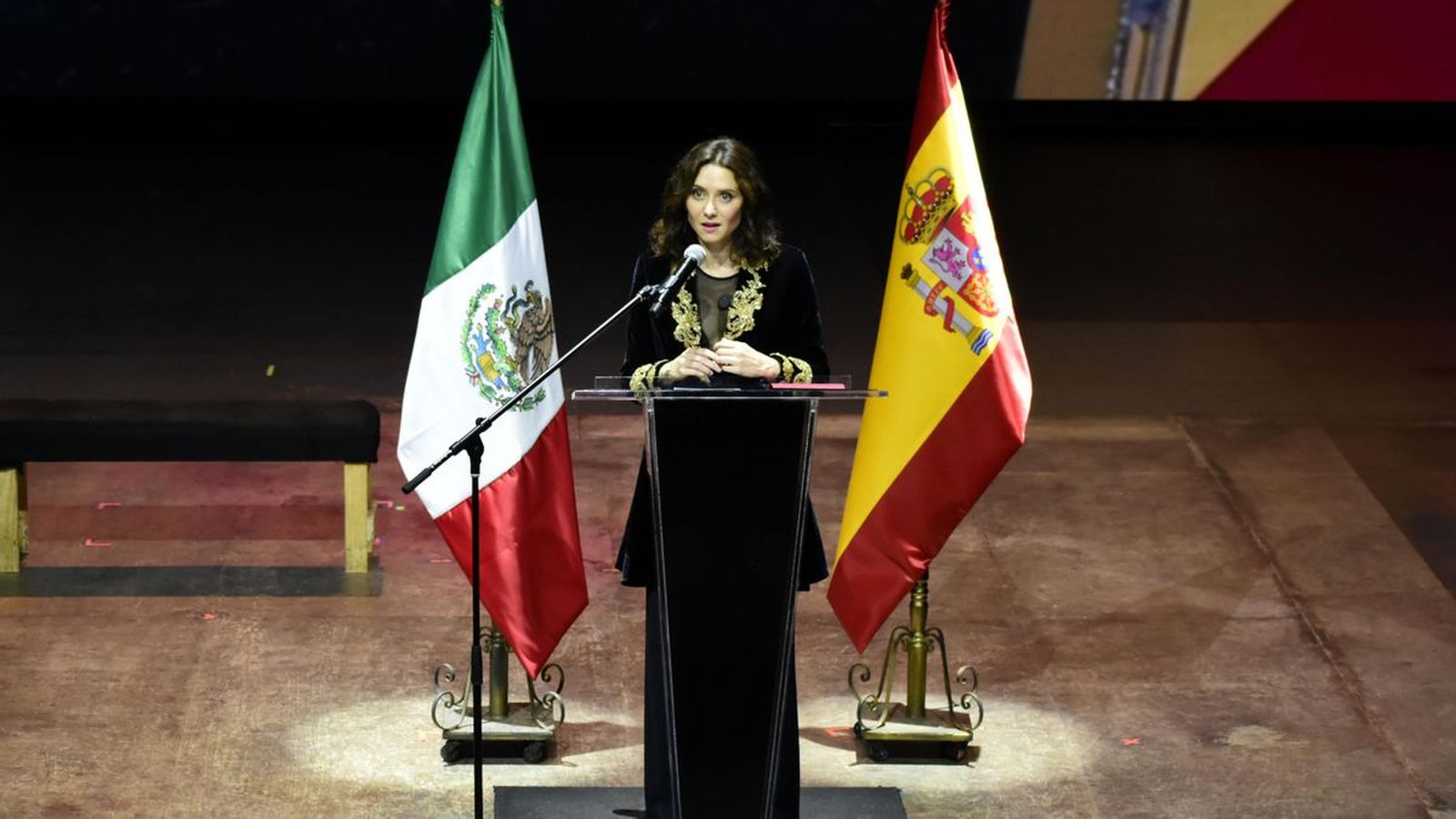 Ayuso en México
