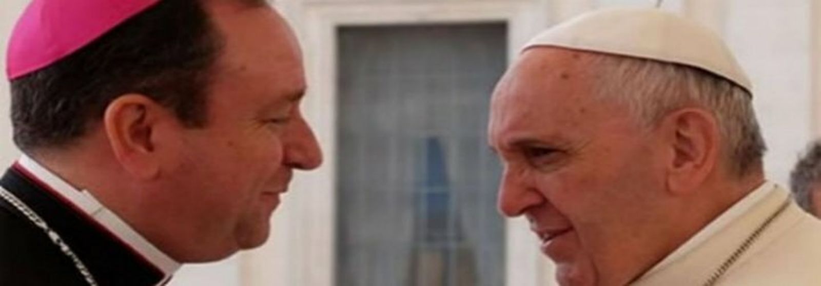 El ex-obispo de Orán, Gustavo Zanchetta, con el Papa