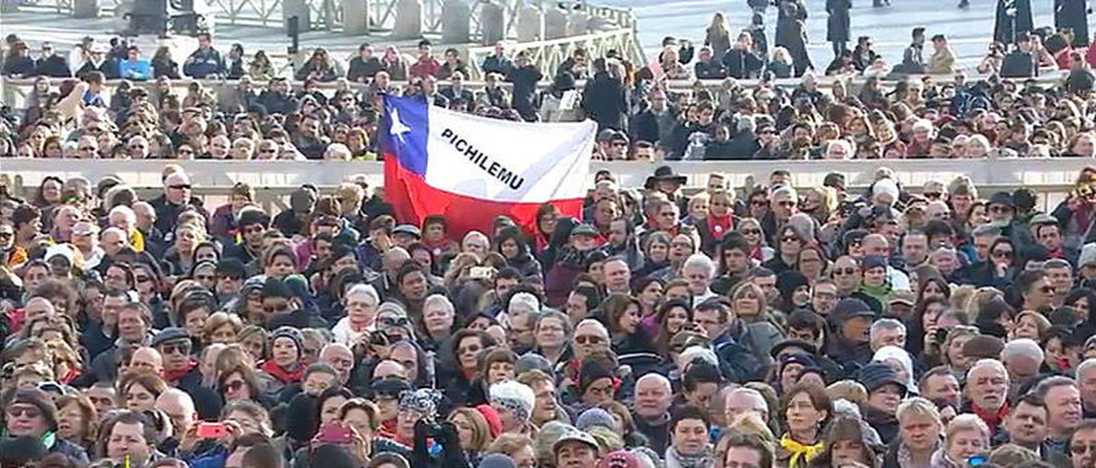 Miles de fieles en la audiencia en San Pedro