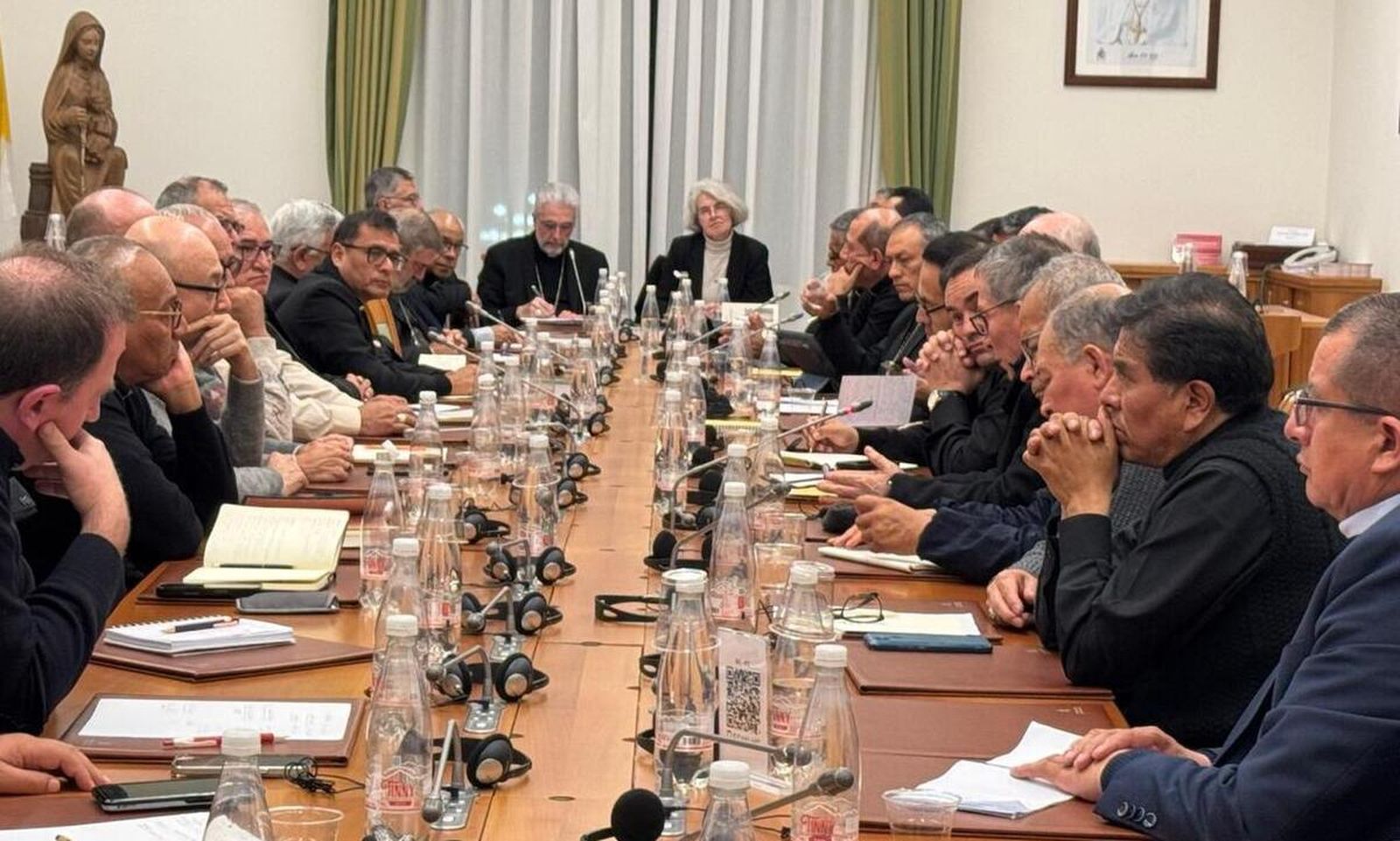 Obispos peruanos visitaron la Secretaría del Sínodo