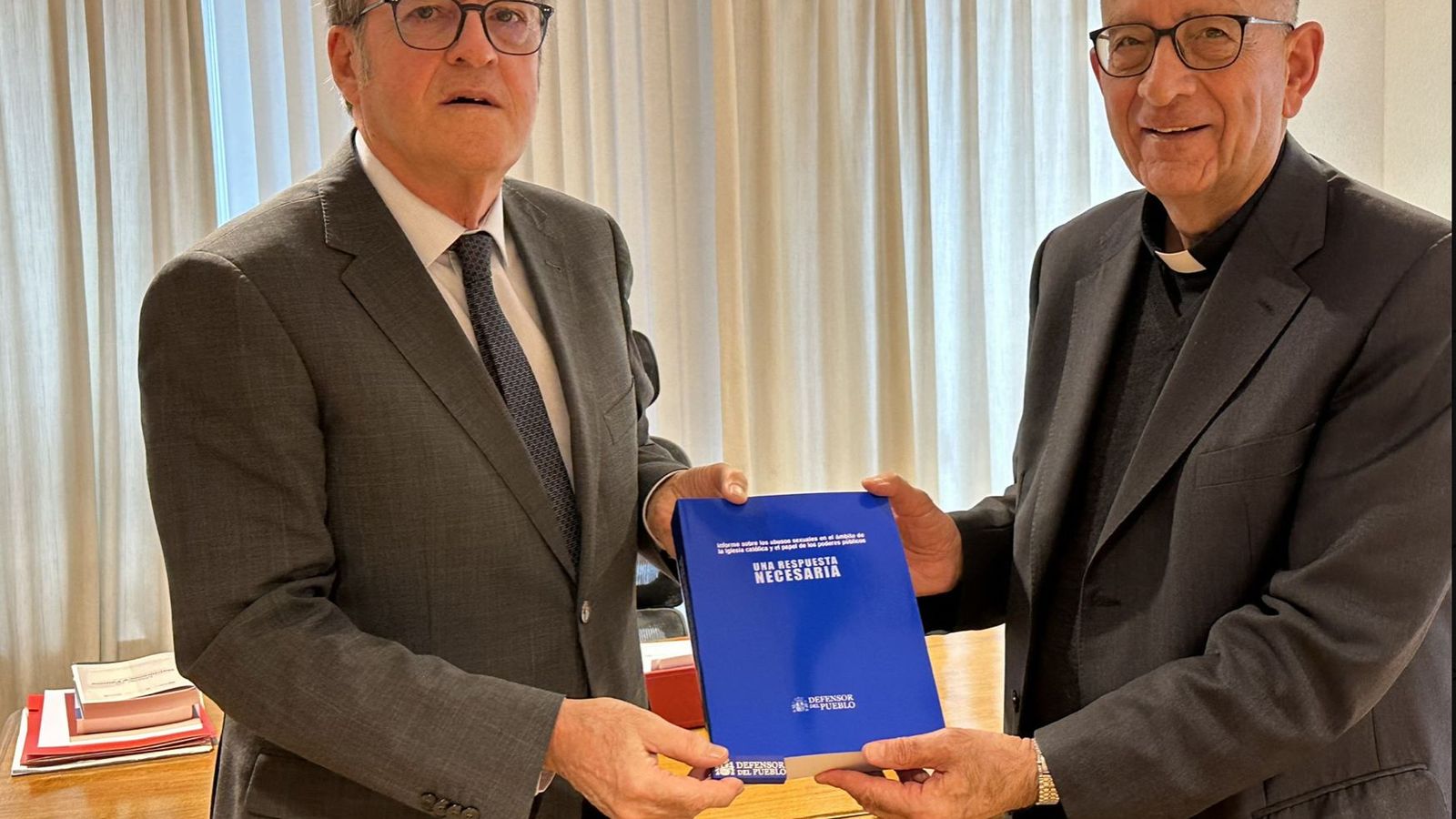 Gabilondo entrega al cardenal Omella