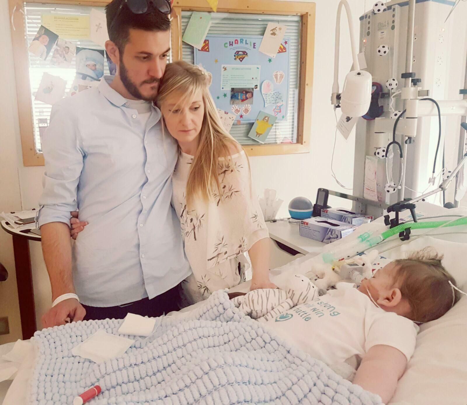 Charlie Gard, en el hospital