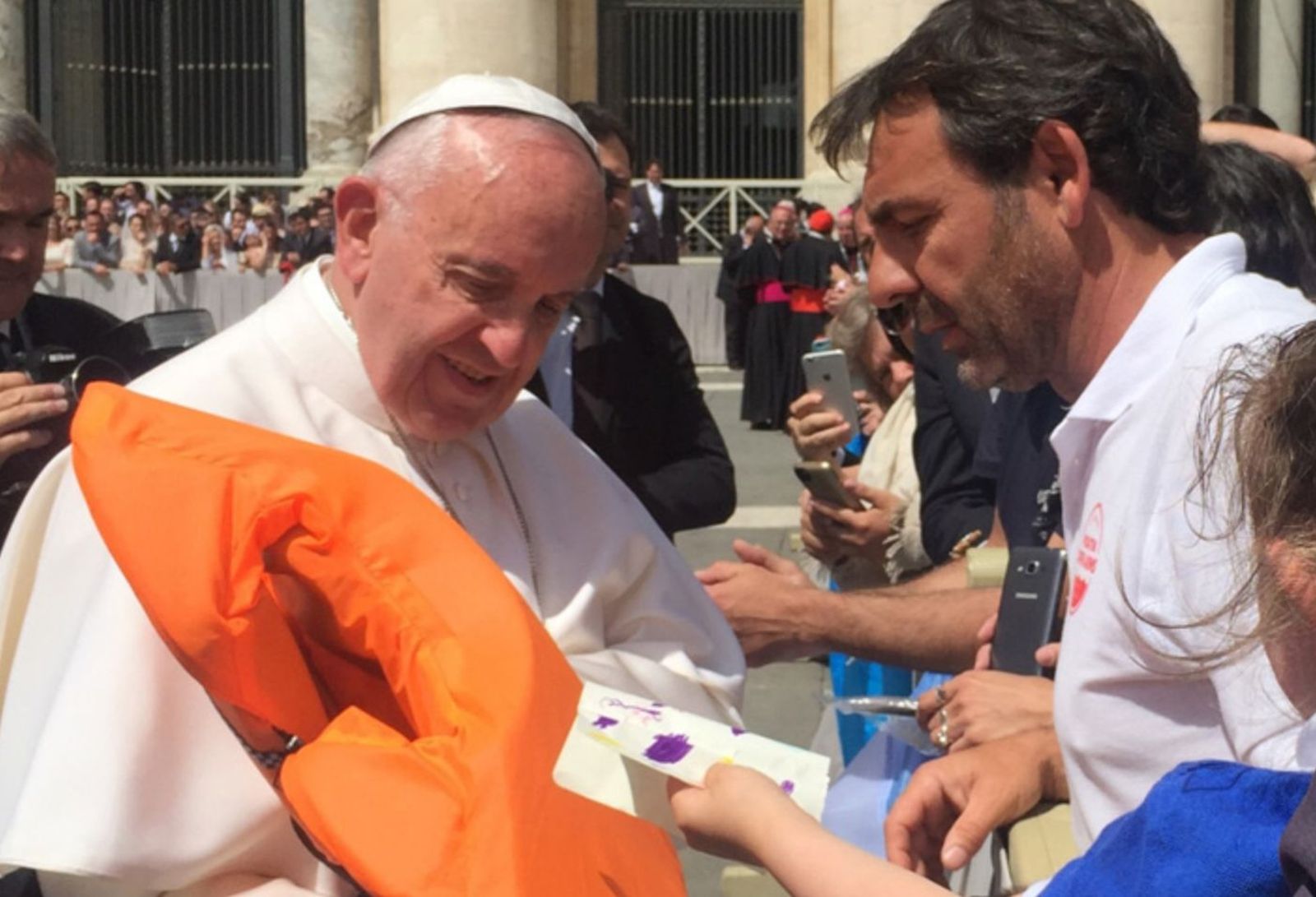 El Papa y Oscar Camps, fundador de Open Arms