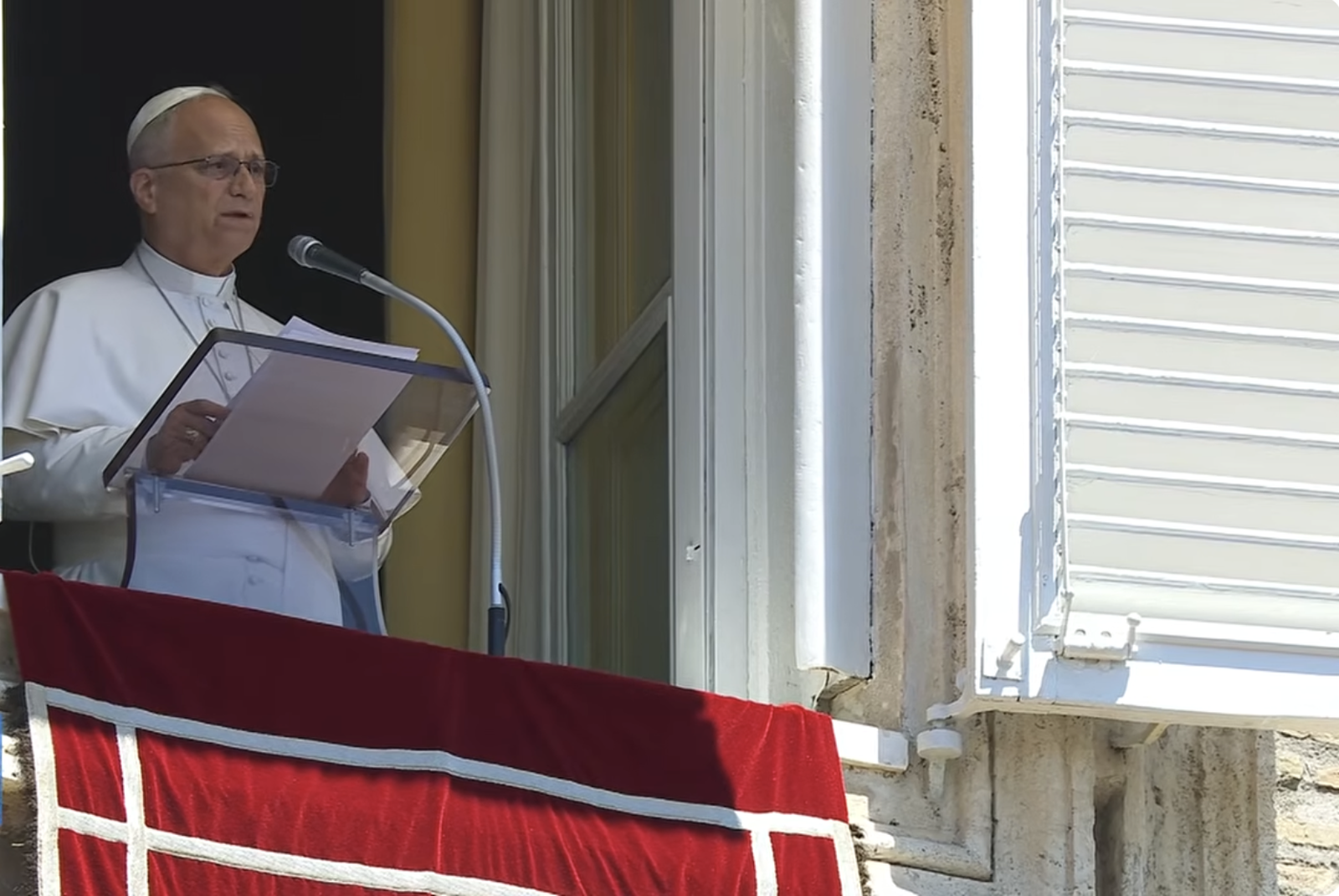 El Papa, durante el ángelus
