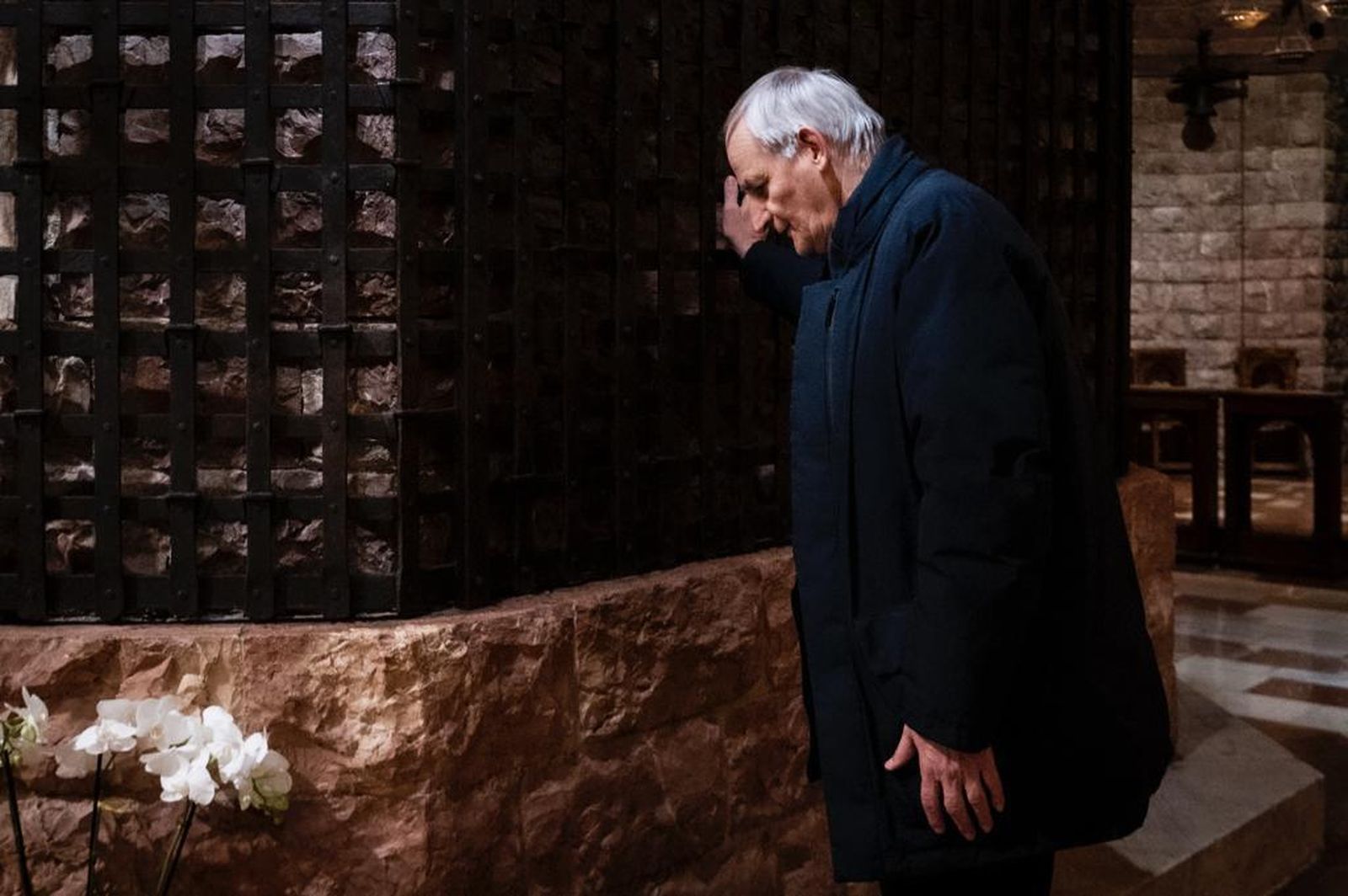 Zuppi, ante la tumba de San Francisco de Asís