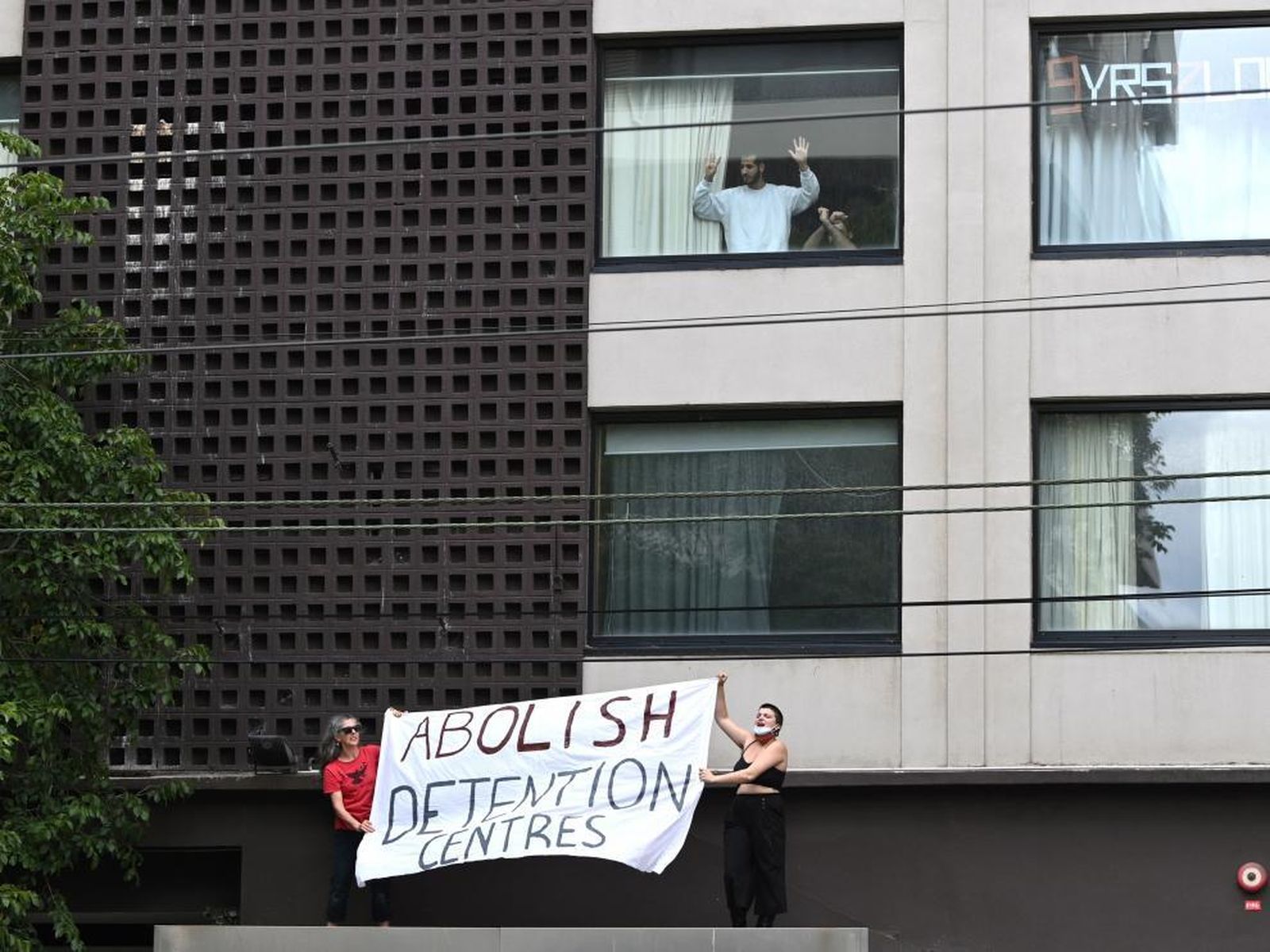 Australia impide a un sacerdote ortodoxo visitar a Djokovic en su hotel