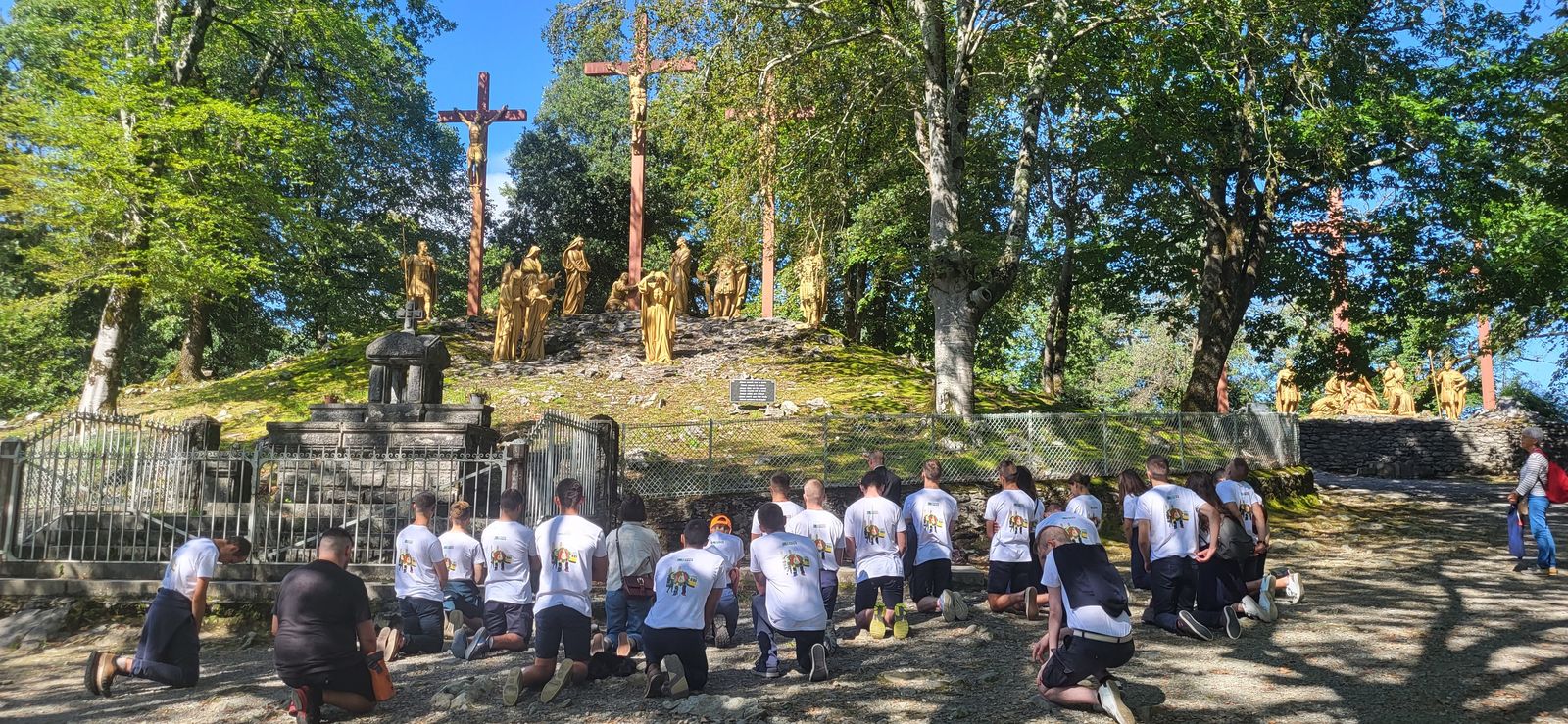 Miles de jóvenes viven una previa a la JMJ en el Santuario de Lourdes
