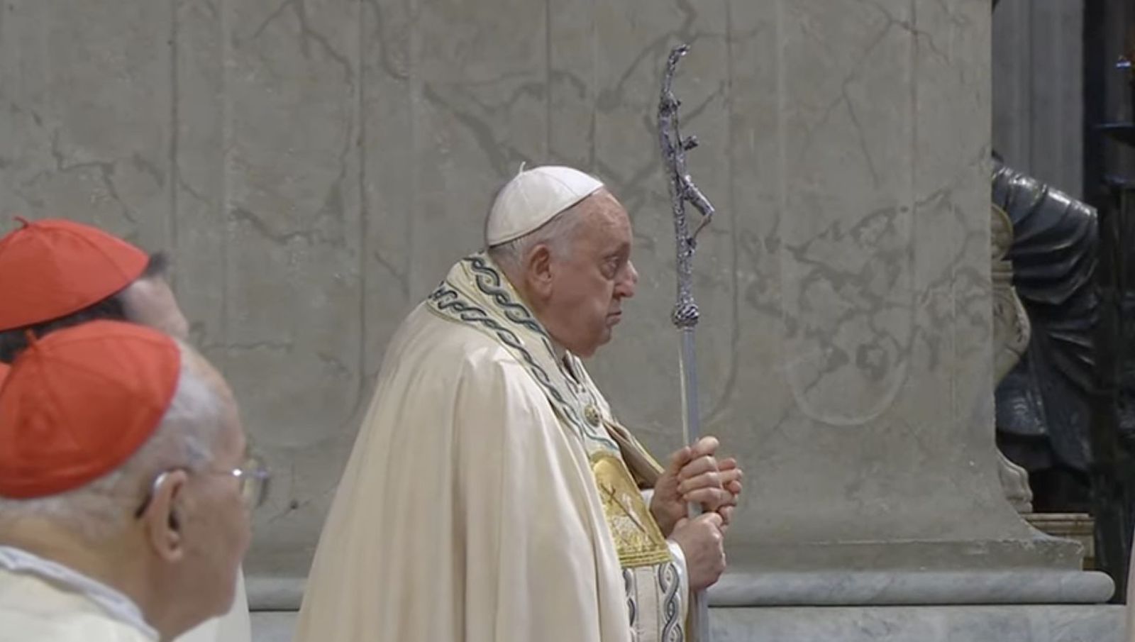 Papa: "La Iglesia necesita de María para dar espacio a las mujeres"
