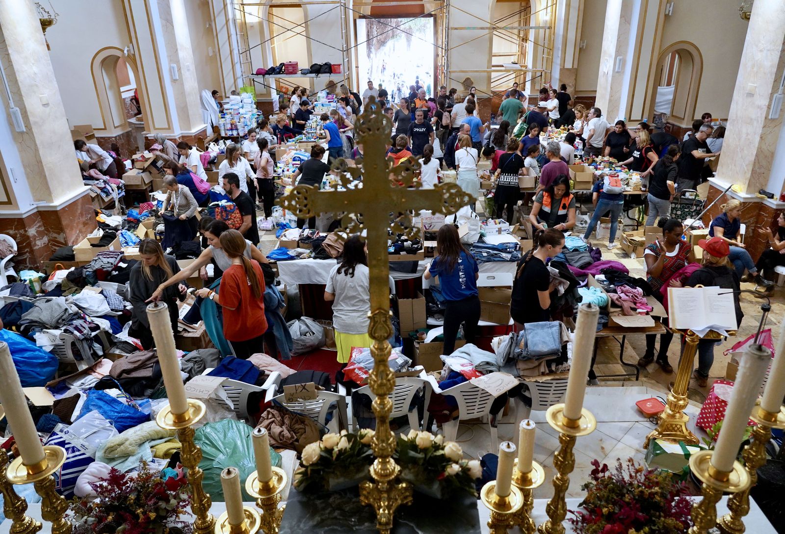 La parroquia de La Torre se ha convertido en el epicentro de la ayuda de la zona