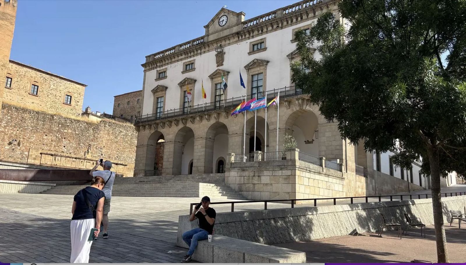 Bandera LGTB en el Ayuntamiento cacereño