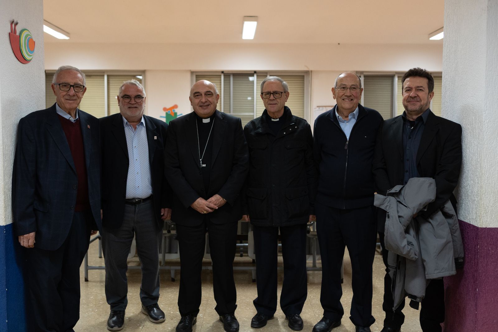 Enrique Bevanet con miembros del patronato del Colegio de la Sagrada Familia