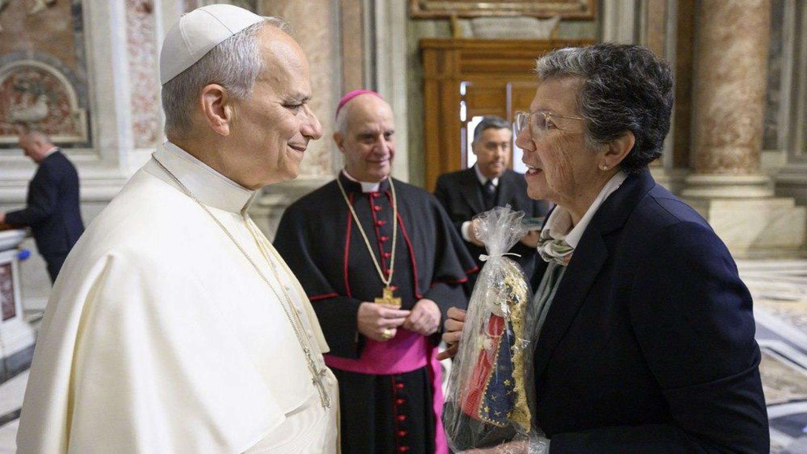 La hermana Nelly saluda al Papa