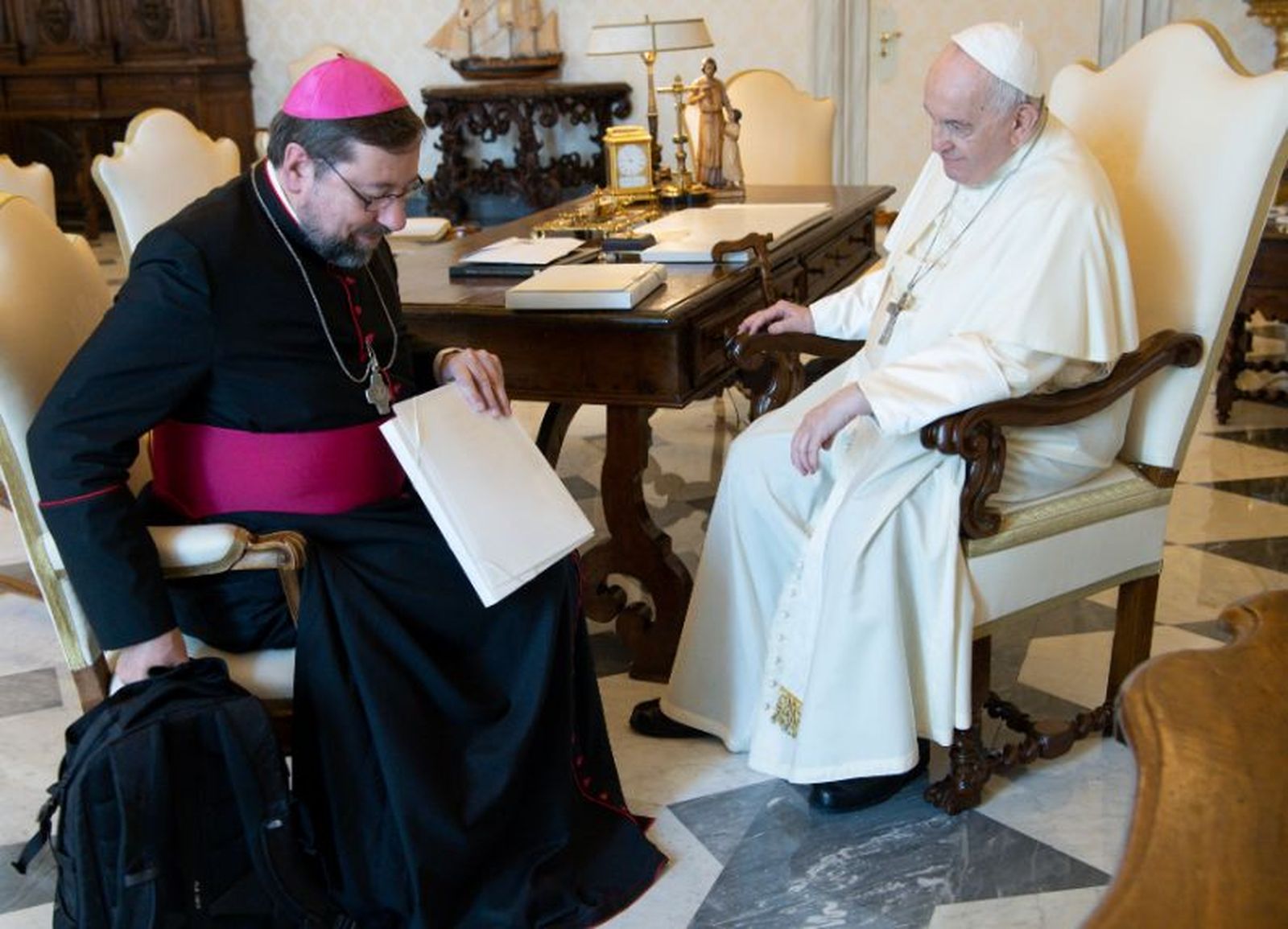 El obispo Delville, en una audiencia con Francisco en 2022