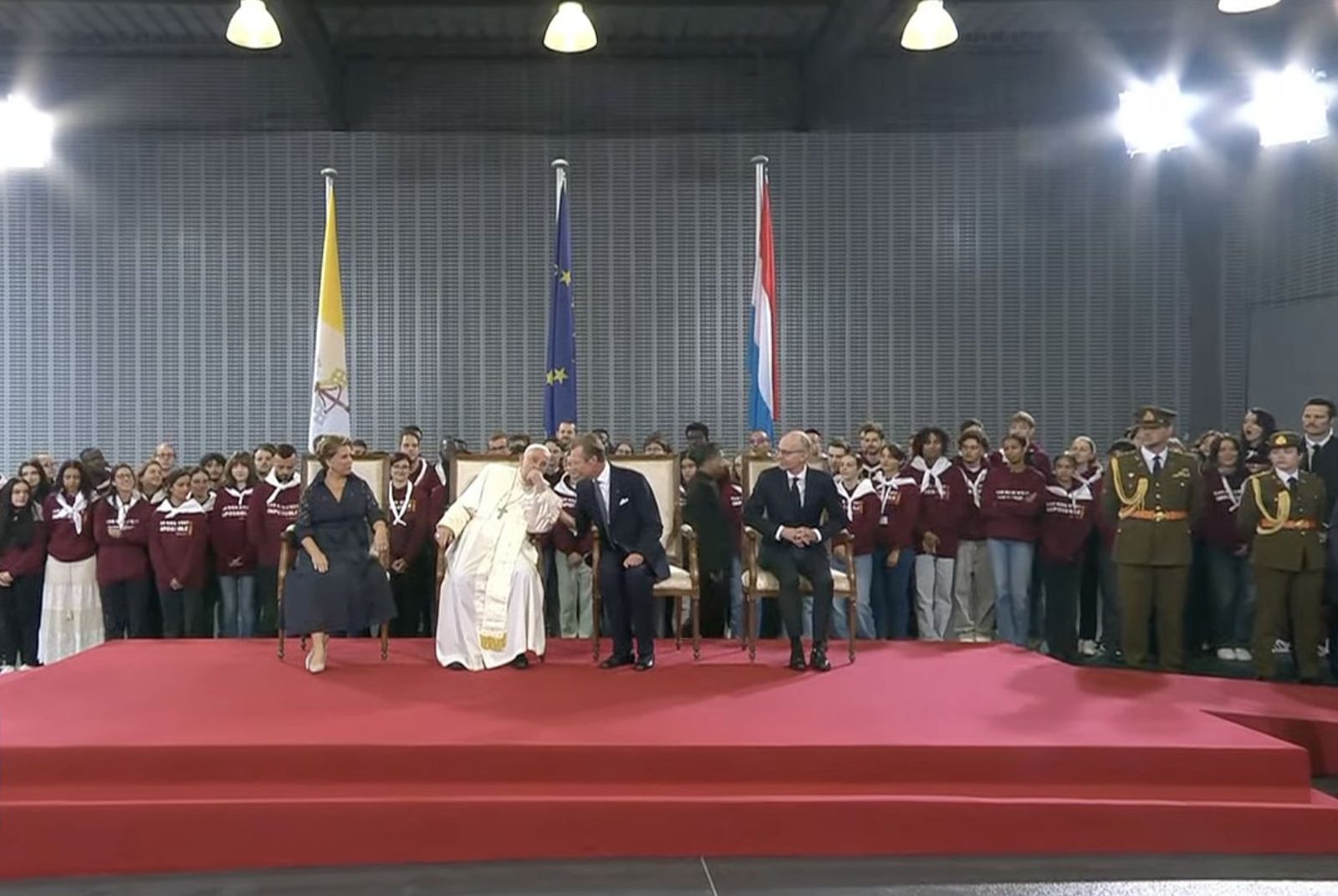 Ceremonia de bienvenida en el aerpuerto de Luxemburgo