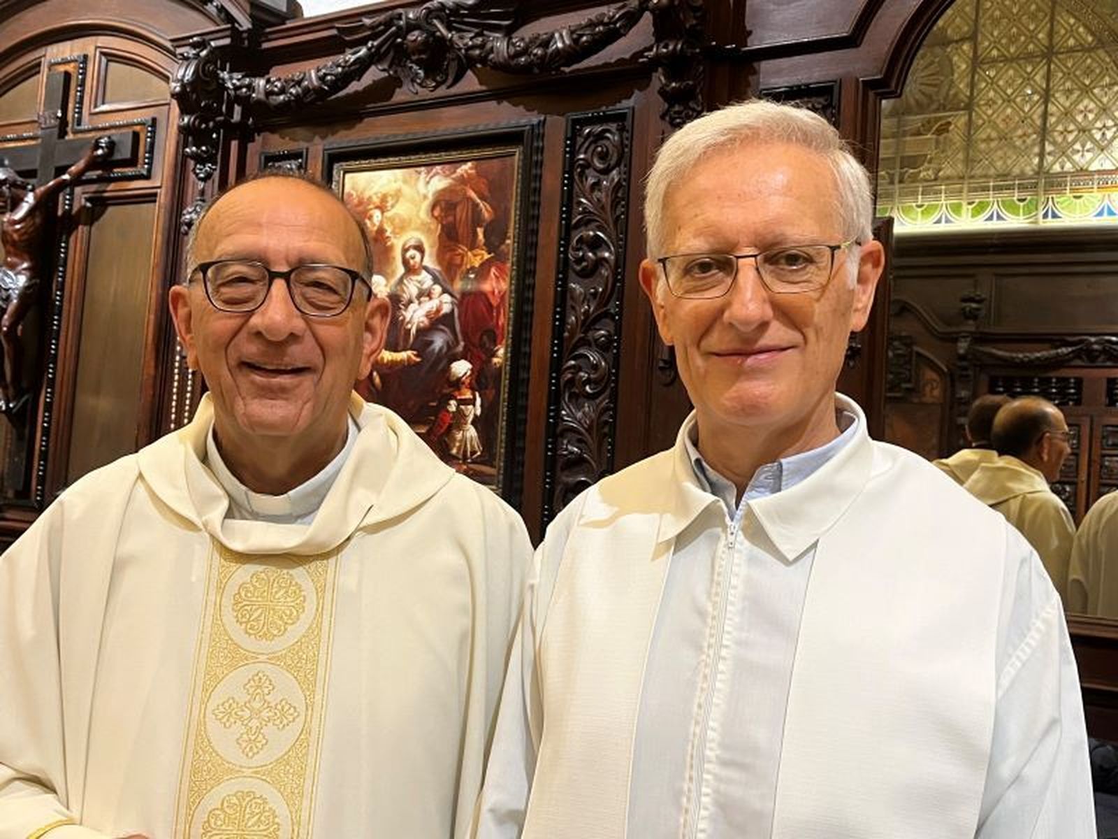 Monseñor Juan José Omella junto a Kerman López