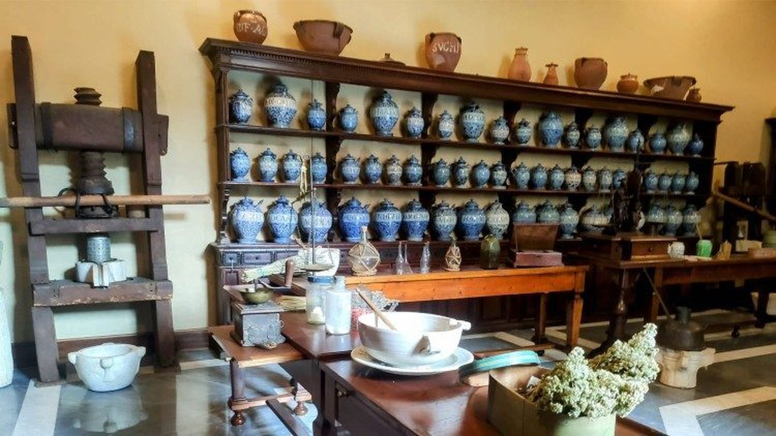 La botica benedictina en los Museos Vaticanos