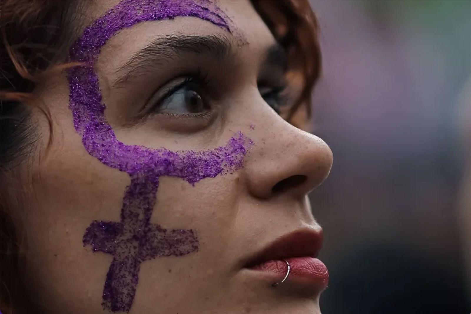 Una mujer, en una manifestación del 8M
