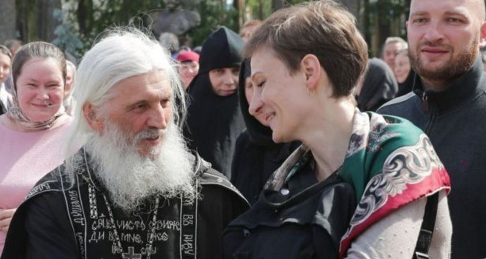 El padre Sergei y sus seguidores