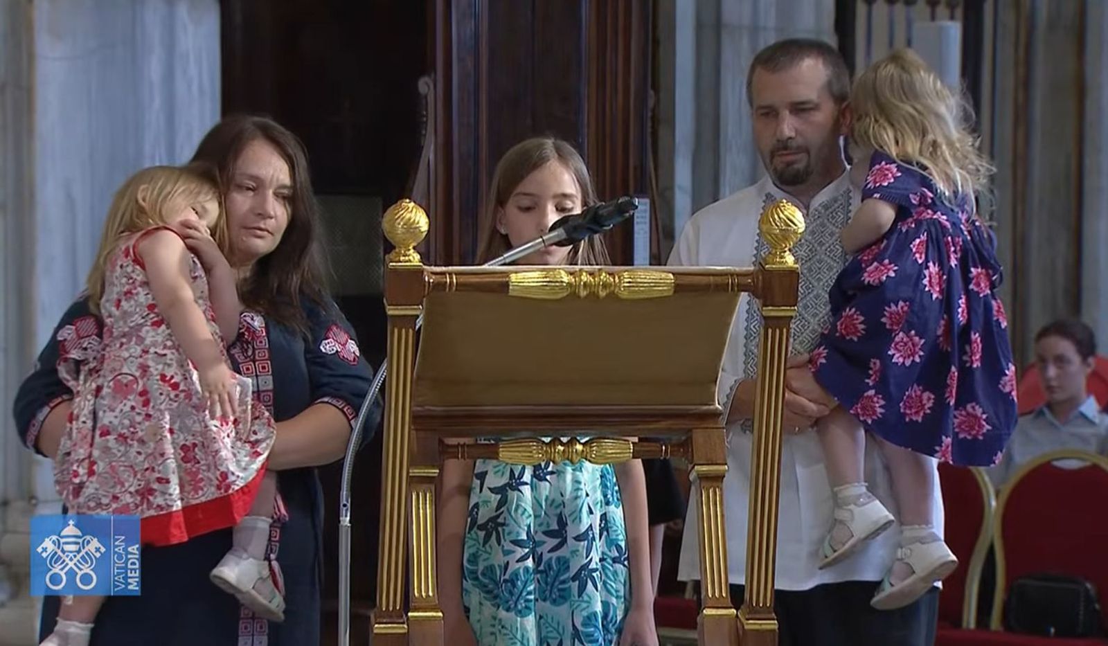 Familia ucraniana, en el rosario por la paz