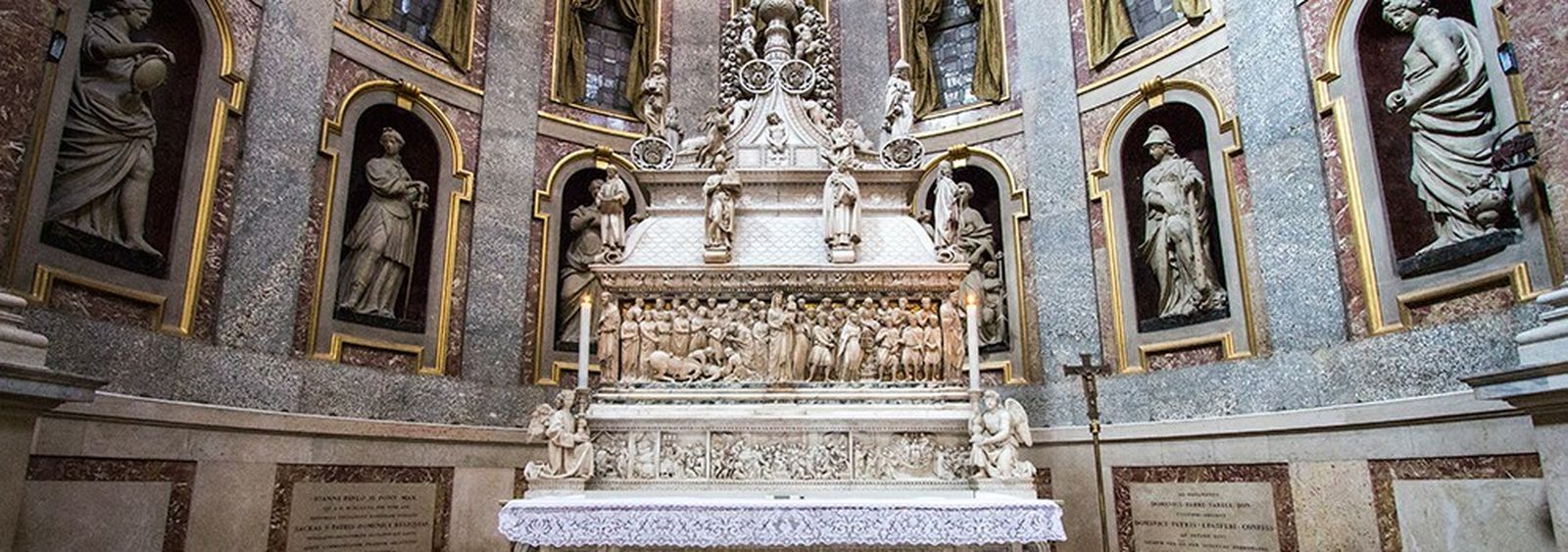 Tumba de Santo Domingo en Bolonia, Italia