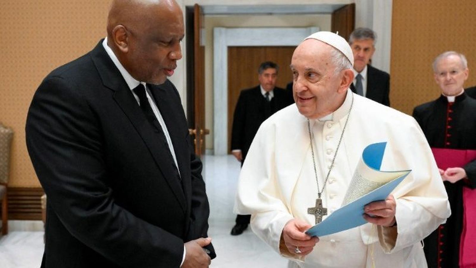 Francisco recibe a Letsie III