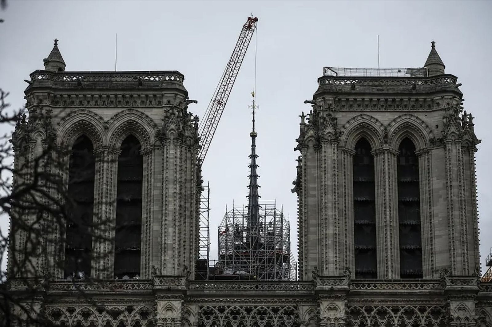 Instalación de la nueva aguja de Notre Dame