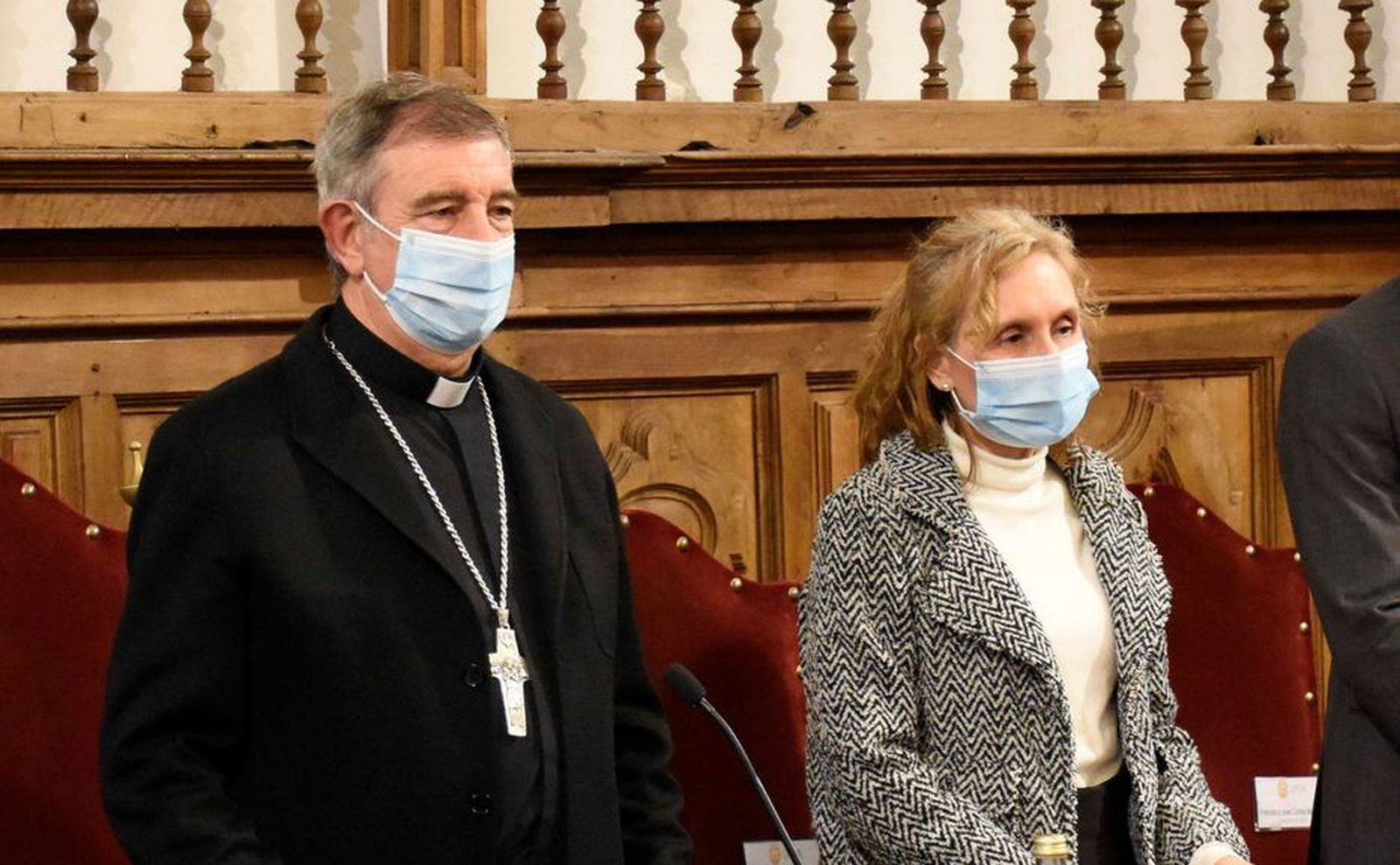 Retana y la rectora Miriam Cortés