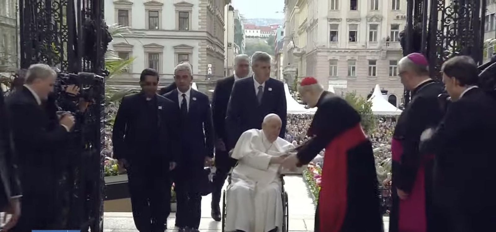El Papa, entrando en la concatedral de San Esteban