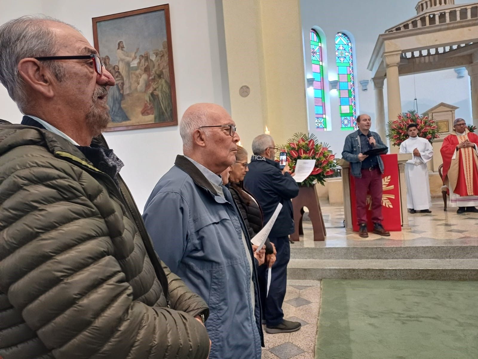 momentos de la eucaristia Sacerdotes con hogar