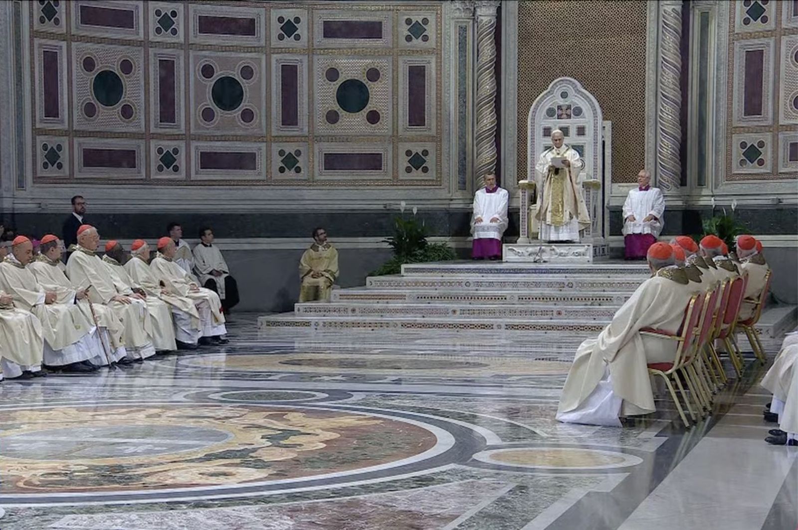 El Papa toma posesión de la cátedra de Roma en San Juan de Letrán