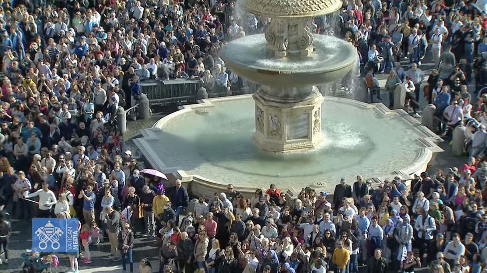 Peregrinos en la plaza de San Pedro