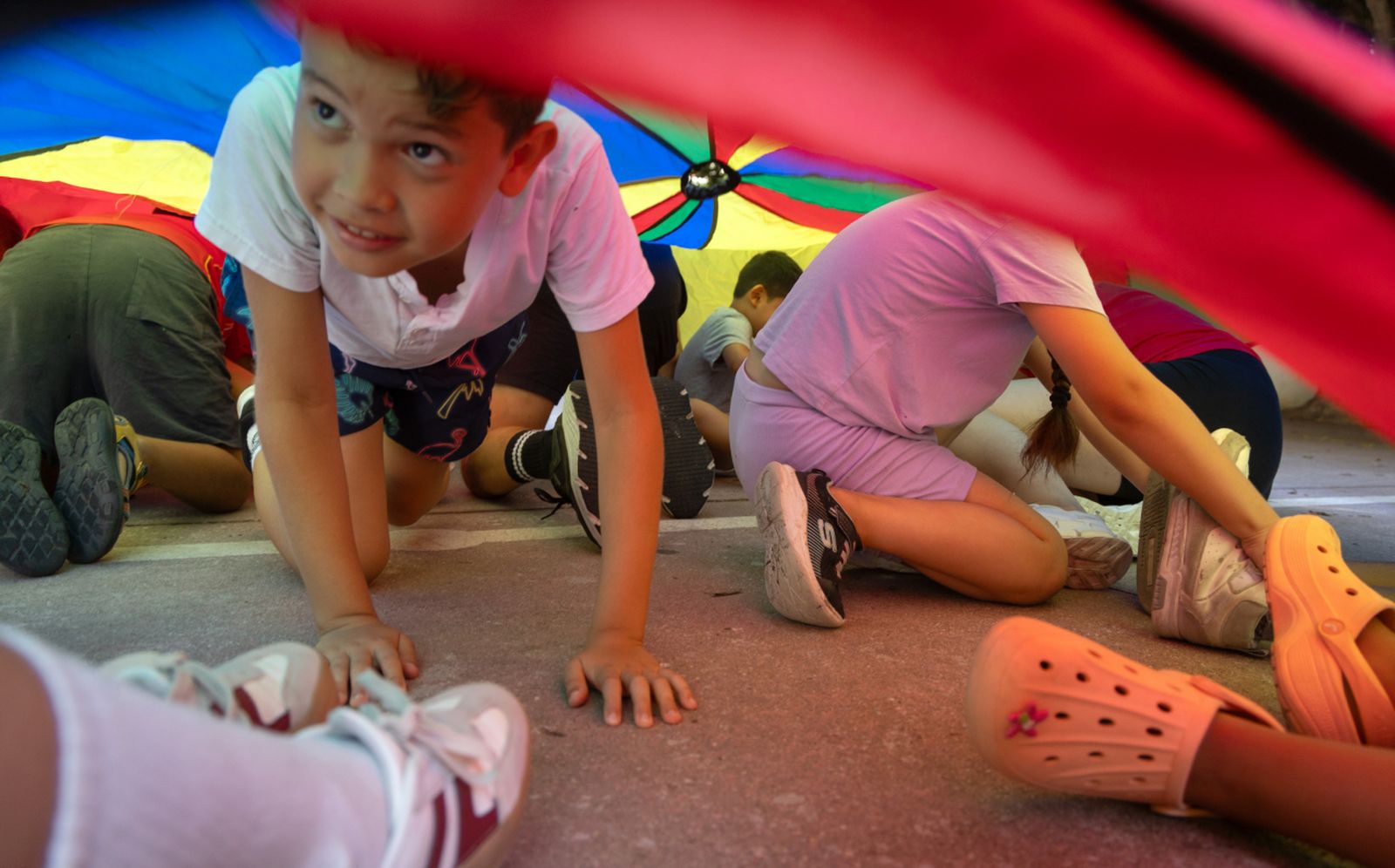 Niños y niñas en una actividad de ocio educativo organizada por CaixaProinfancia