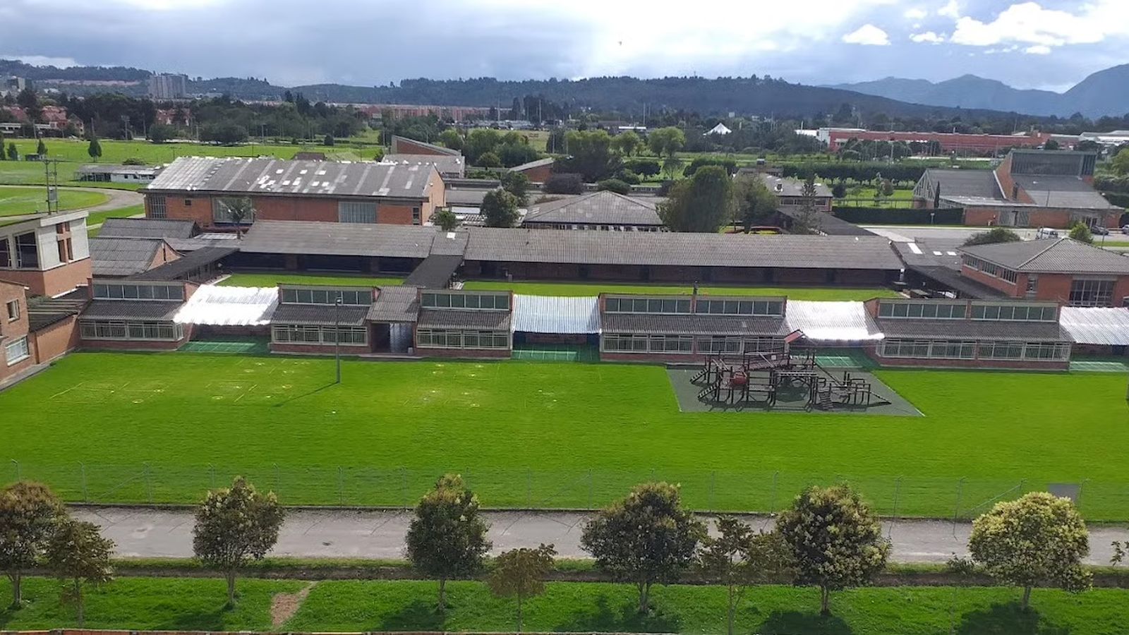 Colegio San Carlos, Bogotá